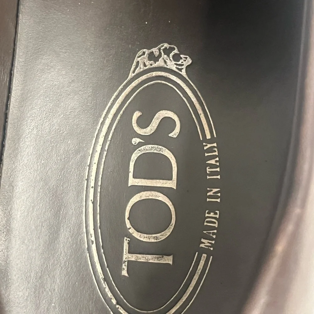 Tod's Men's Dark Brown Leather Slip-Ons, size 9, pre-owned, gently used